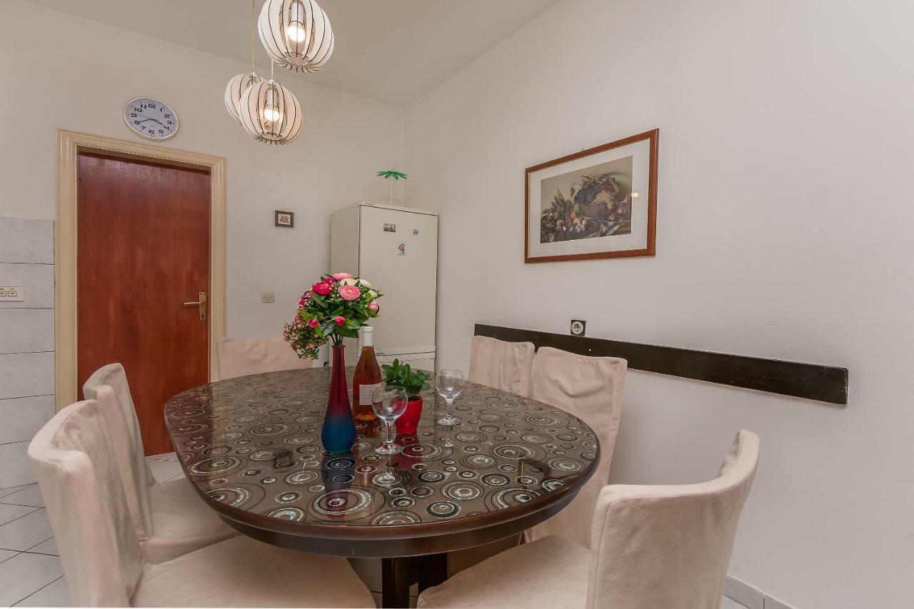 Apartments Zdenka オミシュ エクステリア 写真