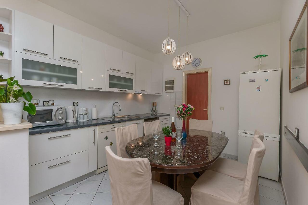 Apartments Zdenka オミシュ エクステリア 写真
