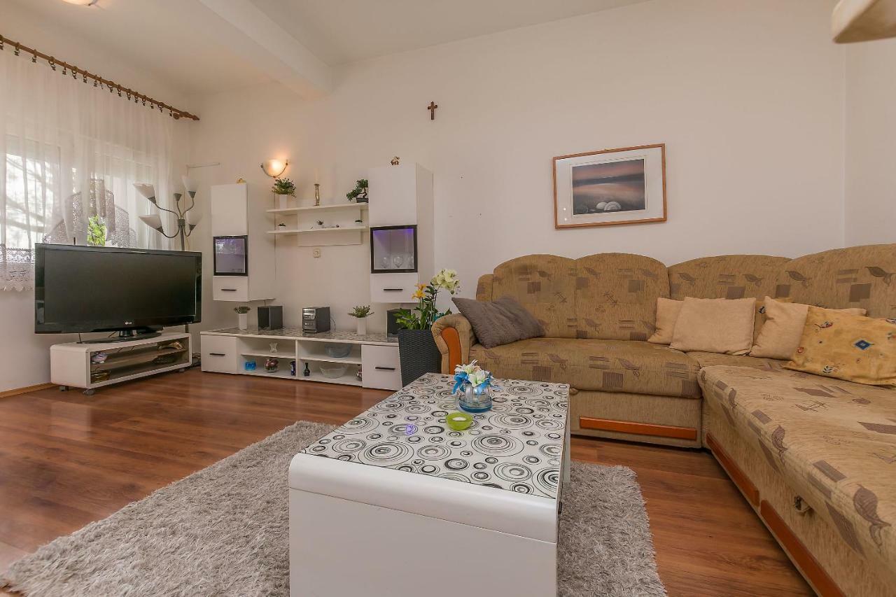 Apartments Zdenka オミシュ エクステリア 写真