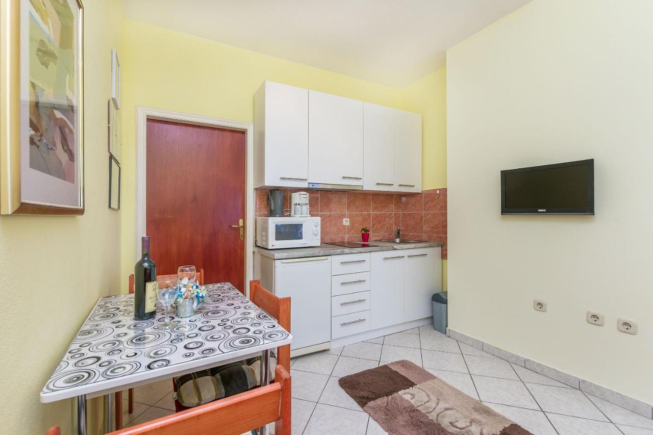Apartments Zdenka オミシュ エクステリア 写真
